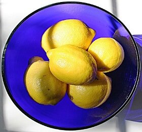 bowl full of lemons